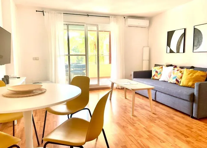 Calido Apartamento Con Gran Terraza Y Vistas A 600 Metros Del Mar