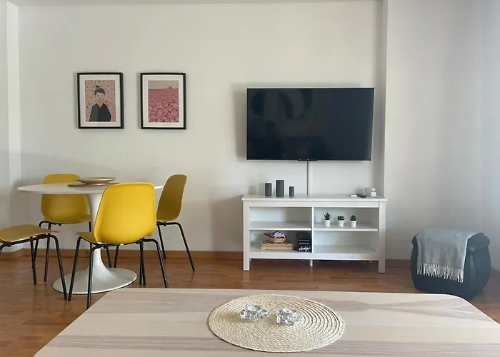 Calido Apartamento Con Gran Terraza Y Vistas A 600 Metros Del Mar