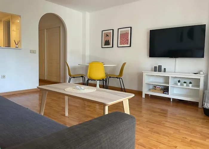 Calido Apartamento Con Gran Terraza Y Vistas A 600 Metros Del Mar